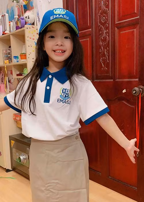 Nhóc tì nhà Xuân Lan thừa hưởng những nét đẹp của mẹ.