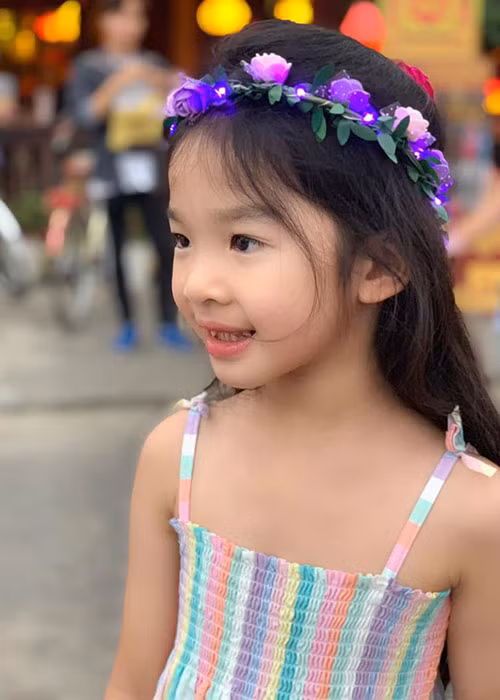  Con gái của Xuân Lan tỏ ra tự tin khi chụp hình hay catwalk trên sàn diễn.