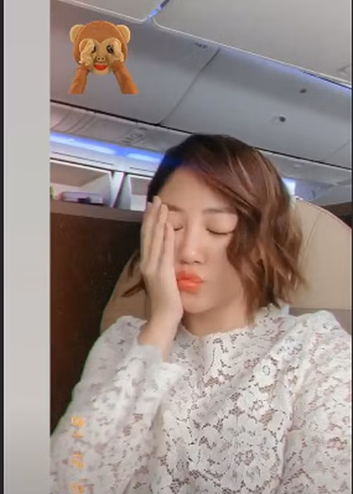 Người hâm mộ an tâm hơn khi thấy Văn Mai Hương lấy lại được tinh thần.