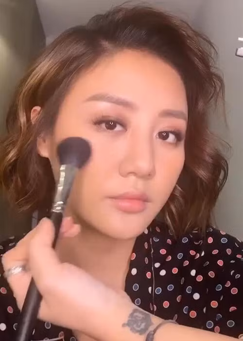 Mới đây, nữ ca sĩ cũng đã đi diễn trở lại.