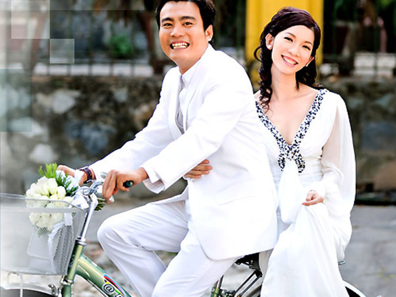 Trước khi tái hôn, Xuân Lan có đường tình duyên lận đận. Cách đây 11 năm, siêu mẫu và phó đạo diễn Thành Nam từng có một đám cưới nhanh đến bất ngờ.