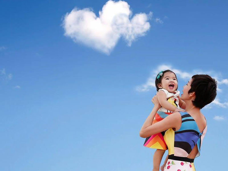 Tháng 11/2014, nữ người mẫu hạ sinh con gái đầu lòng đặt tên là Victoria Thiên Ân. Con gái Xuân Lan còn có tên thân mật là bé Thỏ.