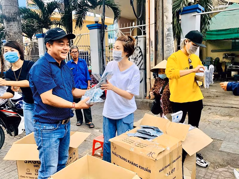 Trong quá trình phát khẩu trang, Pha Lê còn gặp không ít khó khăn khác.