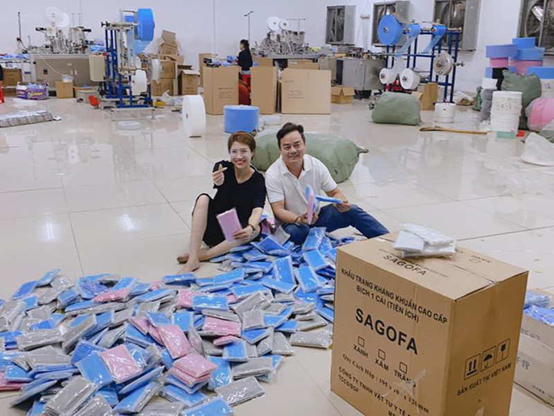 Pha Lê cho biết, cô có nguồn cung cấp khẩu trang giá gốc.