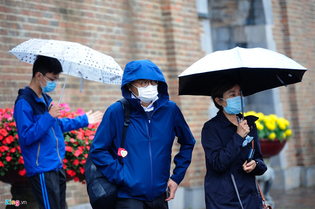 Do ảnh hưởng không khí lạnh, nhiệt độ tại thành phố Huế sáng mùng 3 Tết ở ngưỡng 20 độ C.