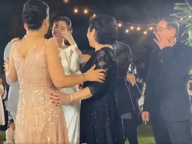 Bố mẹ của Ông Cao Thắng mừng vì hạnh phúc của vợ chồng con trai.