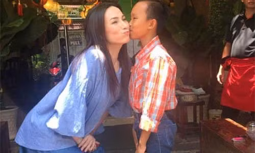 Nu ca si tuoi Ty nuoi 23 tre ngheo, mo coi: Than phuc long thien!-Hinh-4