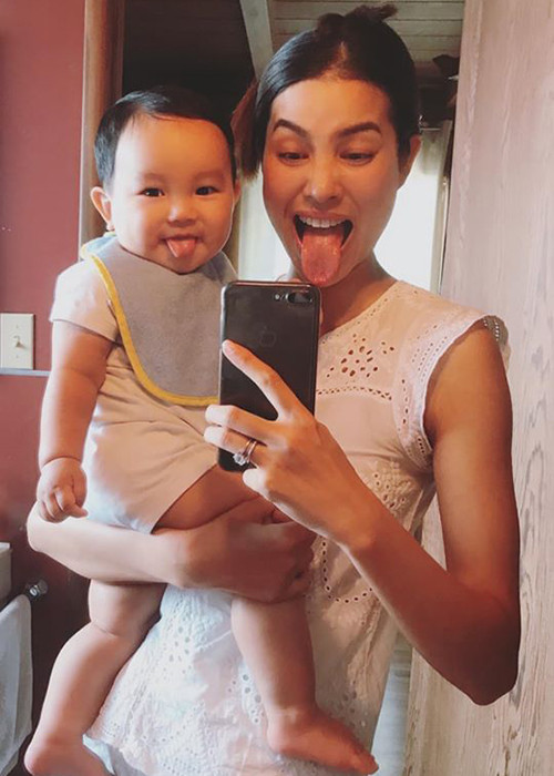 Con trai của Phạm Hương vừa tròn 1 tuổi, vô cùng đáng yêu.