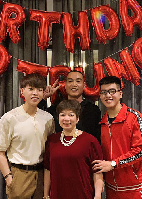 Cuộc sống của gia đình Đức Phúc trở nên thoải mái hơn.