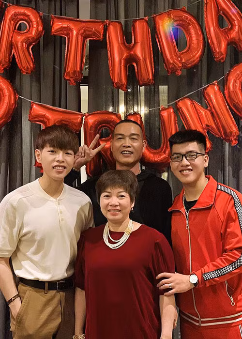 Cuộc sống của gia đình Đức Phúc trở nên thoải mái hơn.