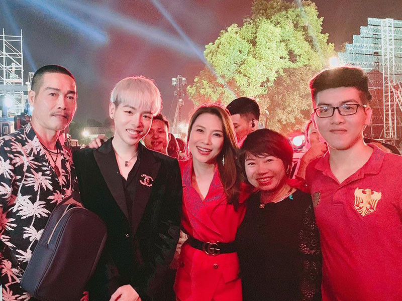 Nhờ một loạt sản phẩm âm nhạc được đầu tư chỉn chu và chuyên nghiệp như: “Ánh nắng của anh”, “Ta còn yêu nhau”, “Yêu được không”, “Hết thương cạn nhớ”, Đức Phúc ngày càng khẳng định được tên tuổi.