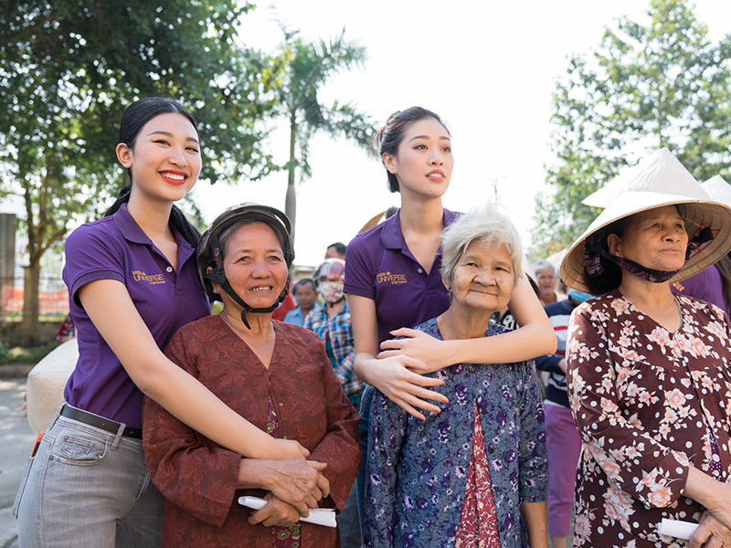 Khánh Vân tích cực tham gia các hoạt động thiện nguyện sau khi đăng quang.