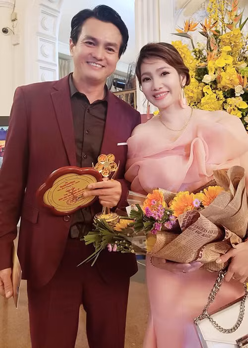 Tối ngày 8/1, Cao Minh Đạt được xướng tên tại giải Mai Vàng 2019 ở hạng mục "Nam diễn viên điện ảnh, phim truyền hình được yêu thích nhất". Vai diễn giúp anh đoạt giải là Khải Duy trong phim truyền hình "Tiếng sét trong mưa”. Trên sân khấu, anh gửi lời cảm ơn đến Nhật Kim Anh, ê-kíp làm phim hỗ trợ cho anh.