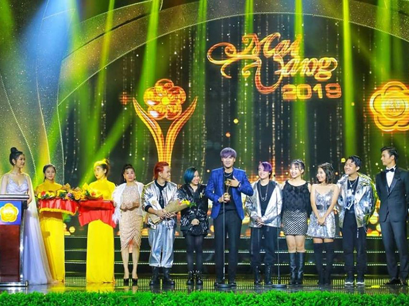 Giải "Nhóm hát được yêu thích nhất" gọi tên P336 với ca khúc "Chỉ một lần sống".