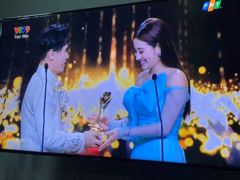 Với ca khúc "Thương con chốt sang sông" (Phạm Hồng Biển), Tố My được trao giải "Ca sĩ hát nhạc âm hưởng dân ca được yêu thích nhất".