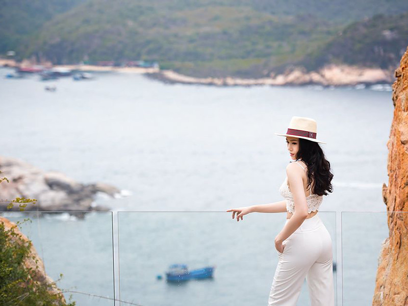 Sau vài tháng sinh con thứ hai, Ngọc Thạch lấy lại được vóc dáng thon gọn.