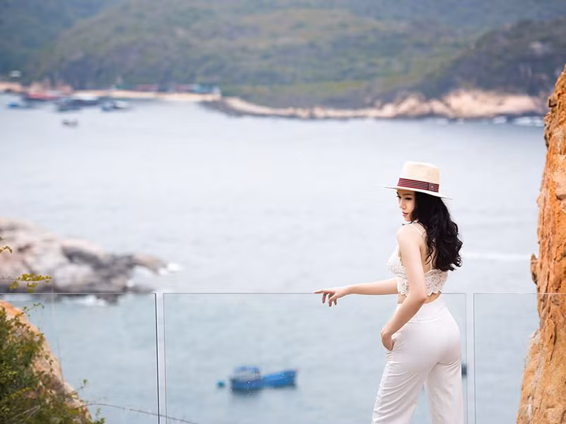 Sau vài tháng sinh con thứ hai, Ngọc Thạch lấy lại được vóc dáng thon gọn.