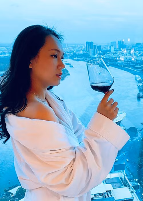 Sau khi kết hôn cùng thiếu gia Đỗ Bình Dương, Ngọc Thạch gần như ở ẩn để vun vén hạnh phúc gia đình.