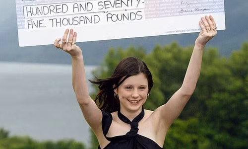 Trung giai doc dac 54 ty nam 16 tuoi, co gai roi vao canh song nhu dia nguc