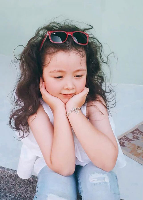 Elly Trần chia sẻ hình ảnh bé Mộc Trà nhiều hơn bé Túc Mạch trên trang fanpage.