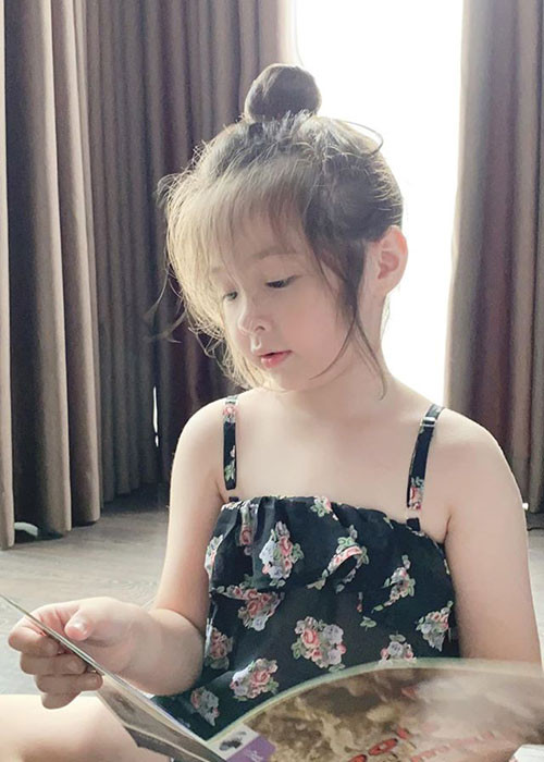 Mộc Trà tỏ ra chăm chỉ học hành ngay từ khi còn nhỏ.