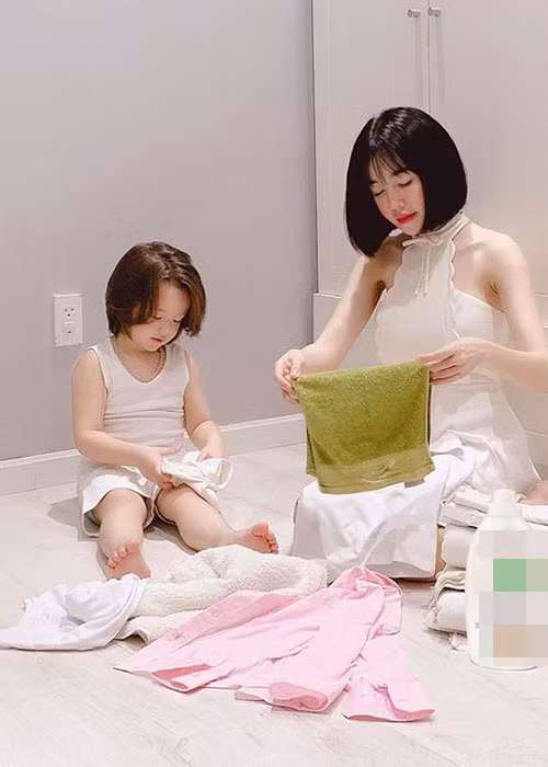 Elly Trần khéo nuôi dạy các con ngoan ngoãn, tự lập và biết yêu thương mọi người.