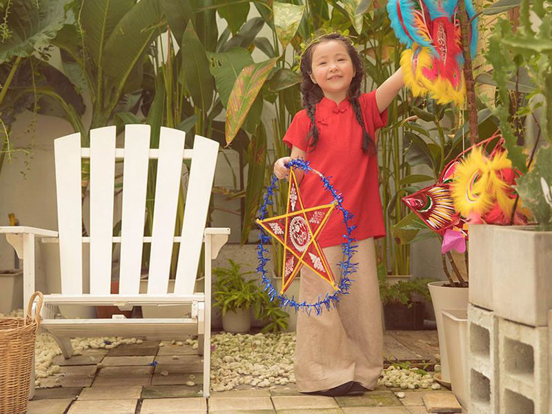 Mộc Trà - con gái của Elly Trần năm nay đã lên 6 tuổi, ngày càng ra dáng tiểu mỹ nhân.