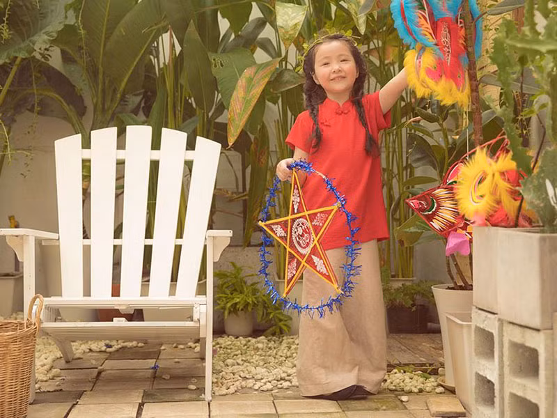 Mộc Trà - con gái của Elly Trần năm nay đã lên 6 tuổi, ngày càng ra dáng tiểu mỹ nhân.