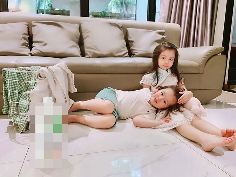 Mộc Trà và Túc Mạch dù còn nhỏ nhưng đã biết quan tâm lẫn nhau.