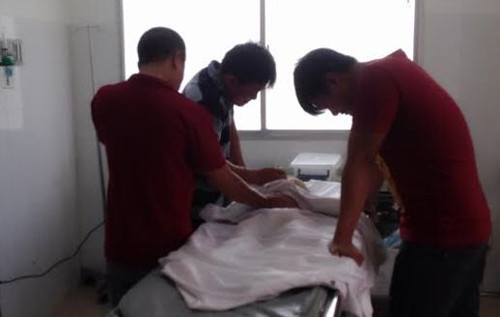 Xe ben can chet 2 ong chau: Tieng khoc xe long!