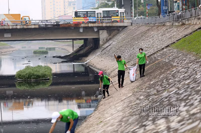 Chiều 18/5/2016, Chủ tịch UBND TP Hà Nội Nguyễn Đức Chung đã đến thăm và trò chuyện với James Joseph Kendall. Chủ tịch UBND TP Hà Nội Nguyễn Đức Chung đã gắn lên áo anh James logo của TP Hà Nội và bày tỏ mong muốn James cùng nhóm của mình tiếp tục kêu gọi, động viên những người bạn đang tham gia lao động, học tập tại thành phố tham gia tích cực vào các hoạt động vệ sinh môi trường.