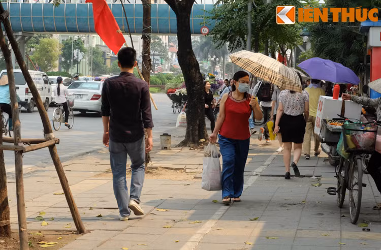 Nắng nóng đầu mùa cũng đã ảnh hưởng một phần đến sinh hoạt của người dân.