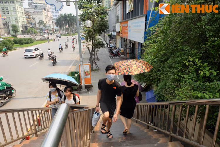 Theo Trung tâm Dự báo khí tượng thủy văn Trung ương, từ đêm nay đến ngày 12/4, không khí lạnh sẽ ảnh hưởng đến Bắc Bộ, Bắc Trung Bộ. Từ ngày mai 12/4 sẽ nắng nóng chấm dứt ở Bắc Bộ và Bắc Trung Bộ; ở các tỉnh Trung và Nam Trung Bộ nắng nóng dịu dần.