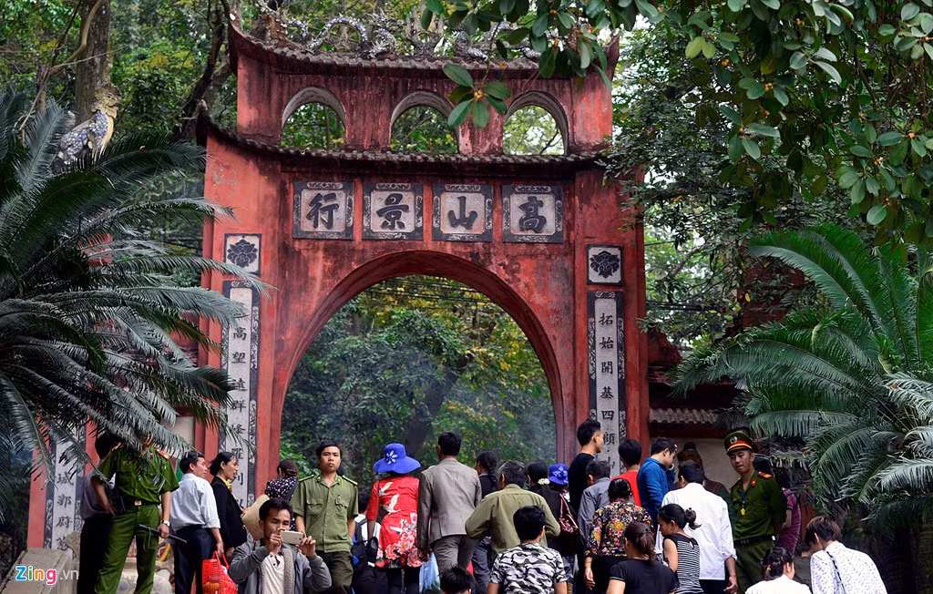 Dự kiến, sáng 6/4 Đền Hùng sẽ đón hàng trăm nghìn lượt khách. Ban tổ chức khẳng định sẽ làm tất cả để nơi đây không bị hỗn loạn như năm 2016.