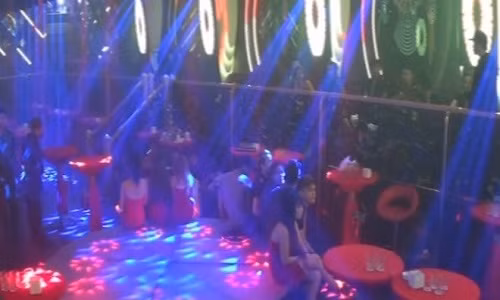 Gan 200 dan choi quay cuong trong tieng nhac va ma tuy