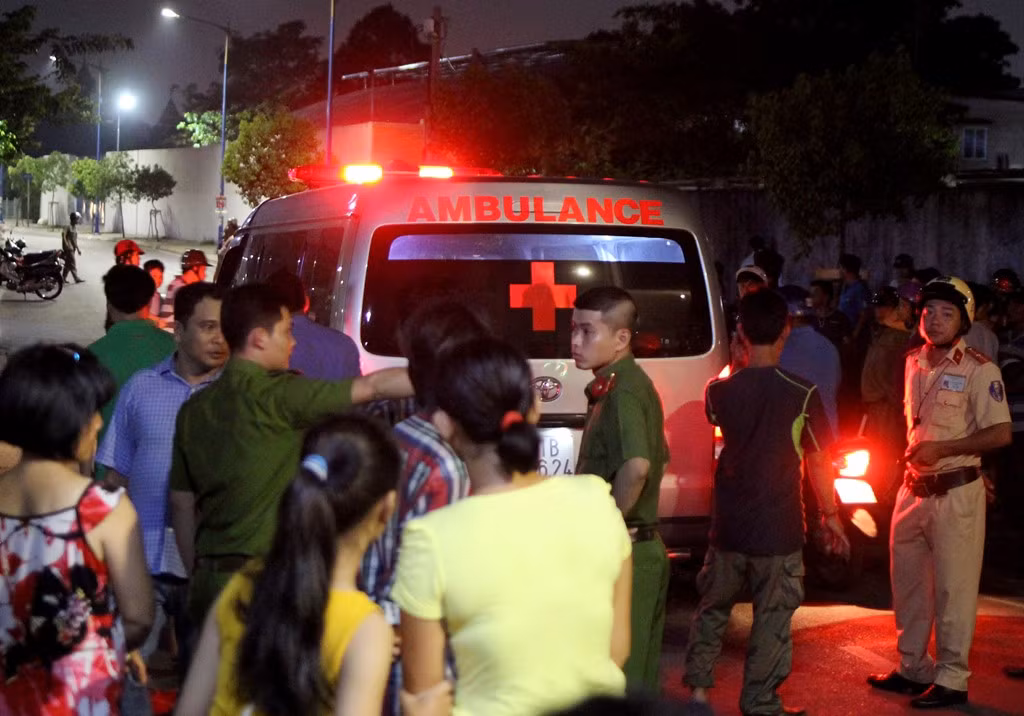 Đến hơn 20h cùng ngày, thi thể thanh niên đã được đưa khỏi hiện trường, giao thông qua khu vực dần ổn định.