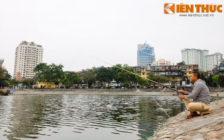 Với nhiều người đây là nơi thư thái câu cá.