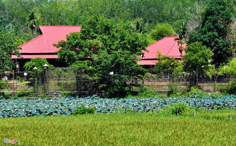 Cũng trong tuần qua, thông tin biệt phủ xây trên đất nông nghiệp từ lâu nhưng đến 2010 mới bắt đầu đề nghị chuyển đổi sang đất ở nông thôn cũng khiến dư luận bức xúc. Ảnh: Zing.