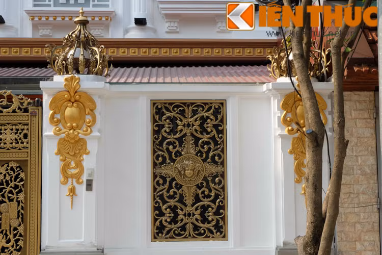 Những chi tiết tô điểm cho căn biệt thự trắng thêm nổi bật.