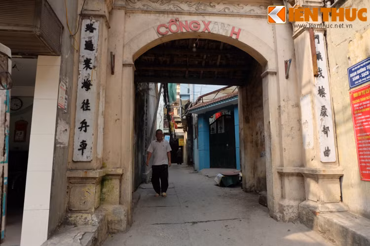 Điều đặc biệt là cả chục cổng làng trên phố Thụy Khuê không cổng nào giống cổng nào từ kích thước đến kiến trúc. Mỗi chiếc mang một dáng vẻ riêng độc đáo.