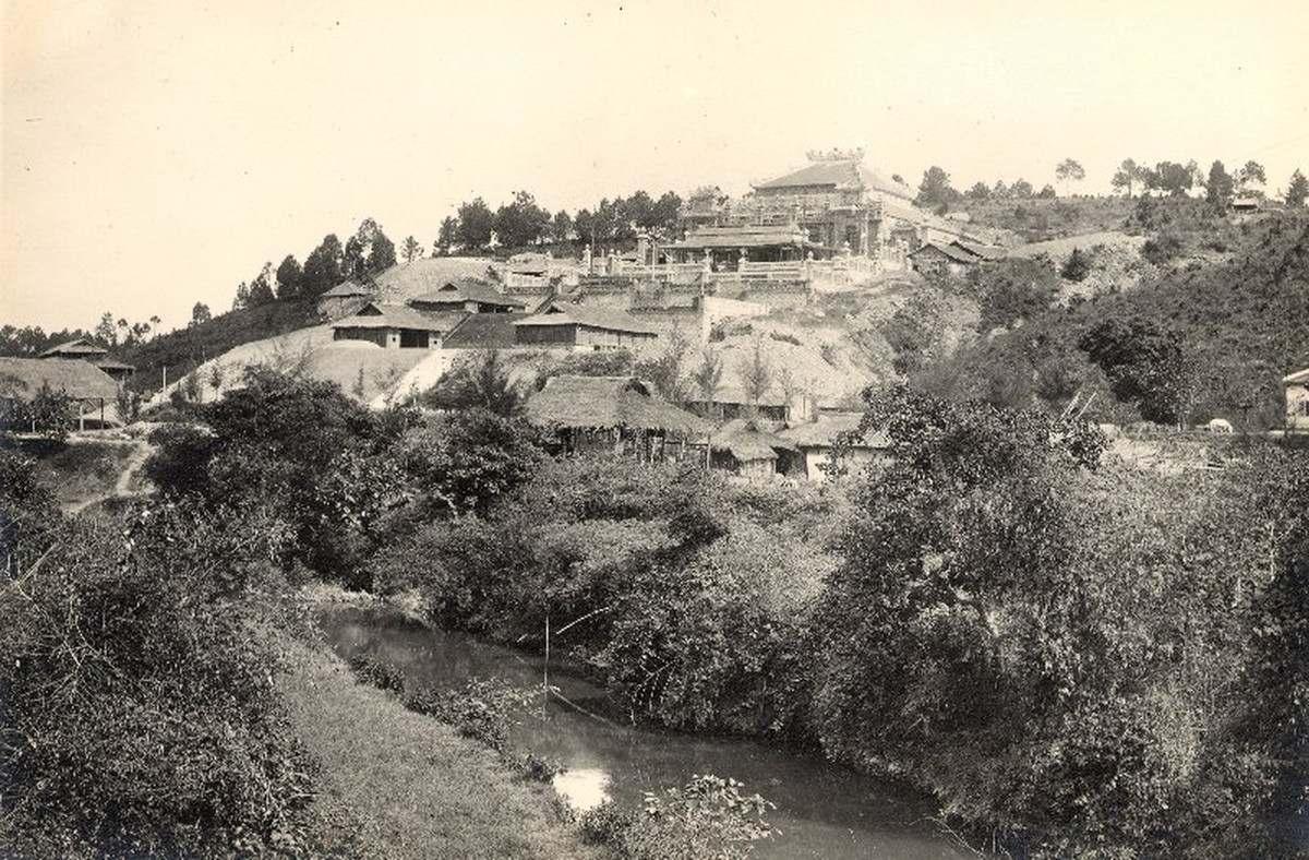 Toàn cảnh lăng Khải Định trong ngày diễn ra đám tang nhà vua.