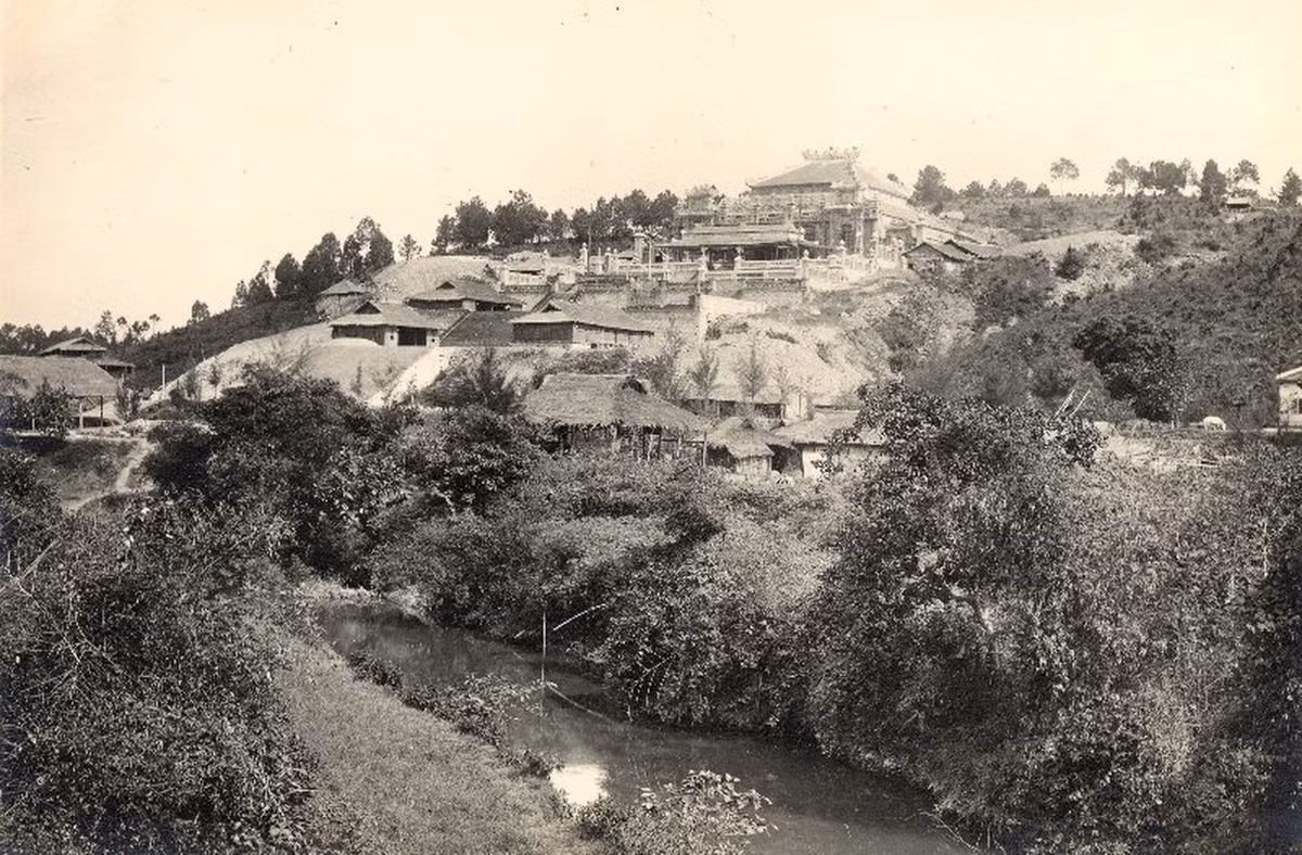 Toàn cảnh lăng Khải Định trong ngày diễn ra đám tang nhà vua.