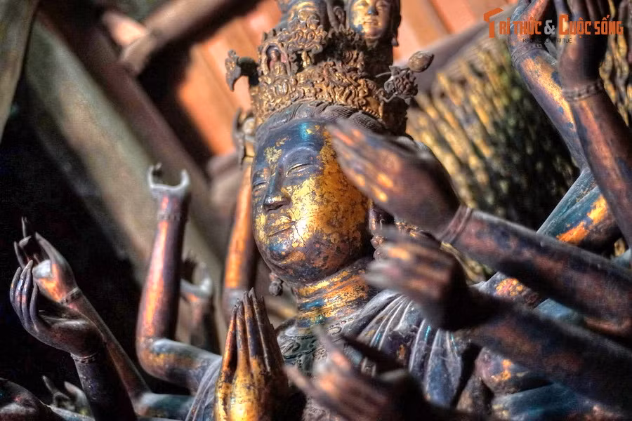 Theo đánh giá của các chuyên gia, bức tượng Quan Âm Bồ Tát thiên thủ thiên nhãn chùa Bút Tháp là tác phẩm điêu khắc xuất sắc hàng đầu của nghệ thuật Phật giáo nói riêng và nghệ thuật tạo hình nói chung của Việt Nam thế kỷ 17 còn được lưu giữ đến nay.