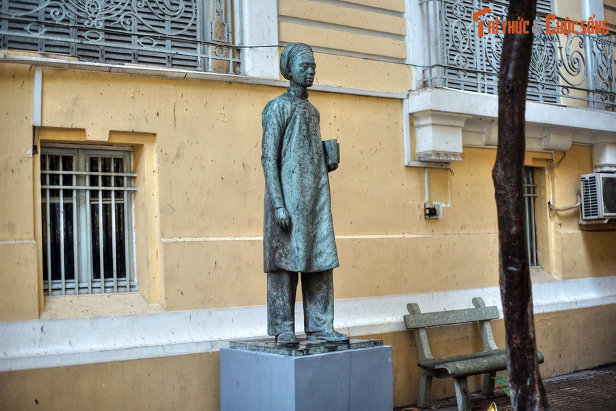 Những người chủ biên tờ báo này vốn là những người yêu nước chống Pháp thuộc phong trào Minh Tân. Cho rằng "Trương Vĩnh Ký xứng đáng là ông thầy đạo lý của cả Nam kỳ", họ chủ trương "lập tượng ông là để tưởng niệm biết ơn ông và nêu gương ông”.