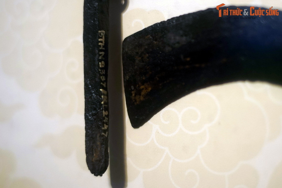 Không chỉ được bộ binh sử dụng, câu liêm còn là vũ khí vừa và đồ quân dụng của thuỷ quân, có thể dùng để cắt dây leo hoặc để móc thuyền.