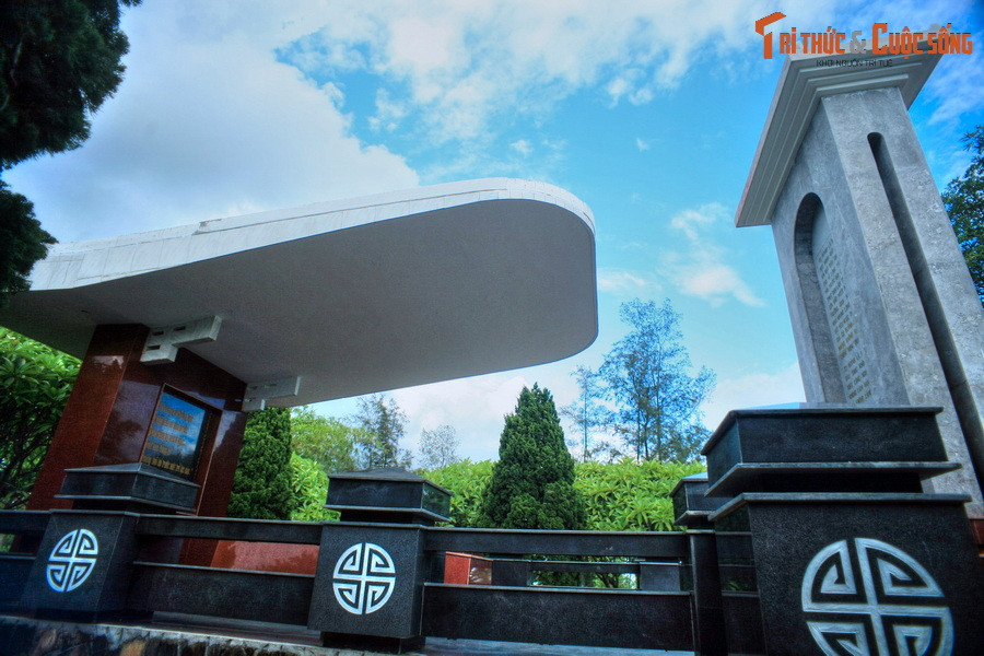 Tất nhiên, chính quyền thuộc địa không để cho tờ báo hoạt động yên ổn. Rất nhiều lần Sở Kiểm duyệt của thực dân Pháp buộc tòa soạn phải sửa chữa theo ý muốn của chúng, nhưng cụ Huỳnh nhất định không chịu.