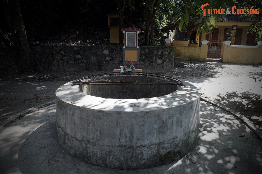 Chúa lại cho quân lính đi khắp nơi, mất thêm nhiều ngày mới tìm ra một bậc thầy có khả năng chế ngự rồng. Sau khi người ra tay, quả nhiên mưa thuận gió hòa. Từ đó, dãy núi có long mạch bị yểm được gọi là núi Bình An.