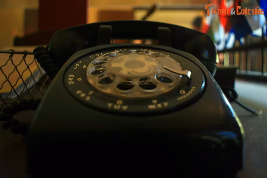 Chiếc điện thoại nhà vua dùng để liên lạc với thế giới bên ngoài trong những ngày cư ngụ ở phố núi Đà Lạt.
