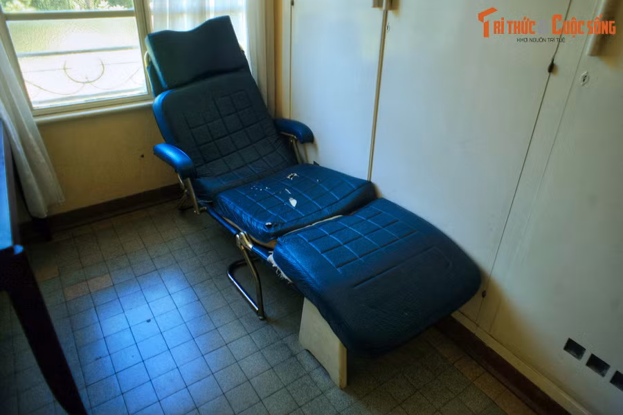 Chiếc ghế thư giãn của vua ở Dinh 3 Đà Lạt êm ái và dễ chịu hơn nhiều so với chiếc ngai vàng của ngài ở Hoàng thành Huế...