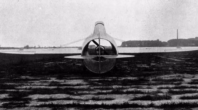 Không quân Italia đã không mấy hứng thú với thiết kế này do hình dáng của nó quá cồng kềnh và... xấu khiến cho máy bay Stipa mãi mãi chỉ được sử dụng làm máy bay thử nghiệm. Nguồn ảnh: Warhistory.